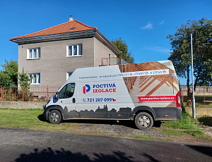 Zateplení stropu rodinného domu pomocí foukané izolace